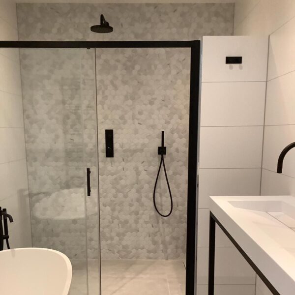 amh13003 hexagon carrara white marble effect 5 e1660142464823