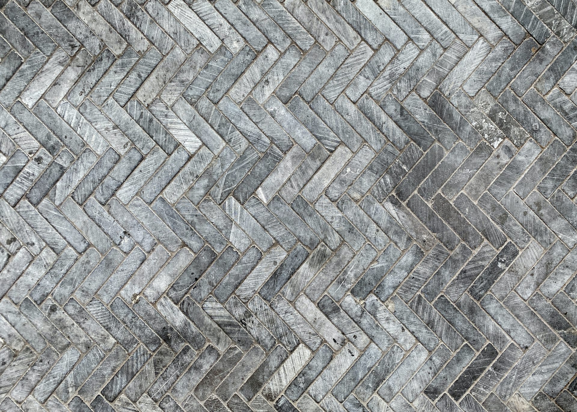 mozaiektegel-onder-overkapping-hout